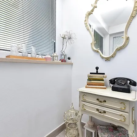 Sandra 2389 * بولا