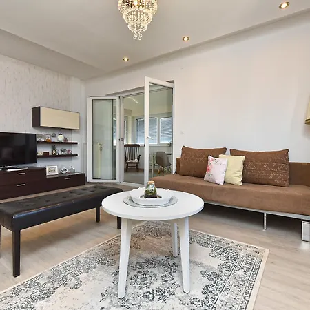 아파트 Sandra 2389 *