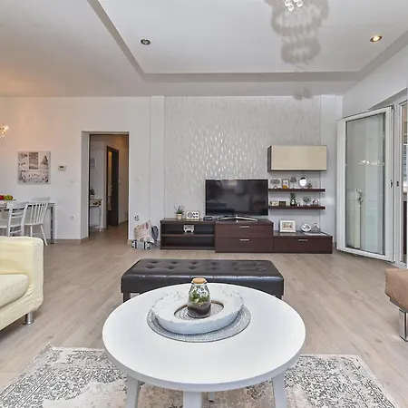 Sandra 2389 شقة بولا