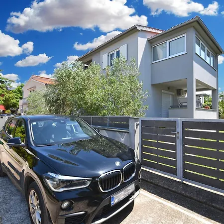 Sandra 2389 * Пула