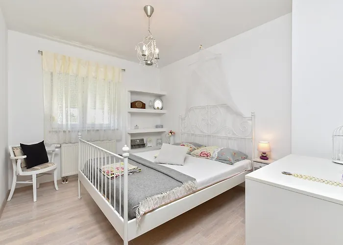 Sandra 2389 Appartement Pula